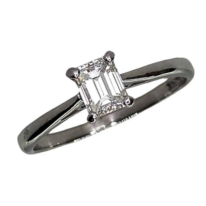 Pre-owned 18ct Diamond Solitaire Ring