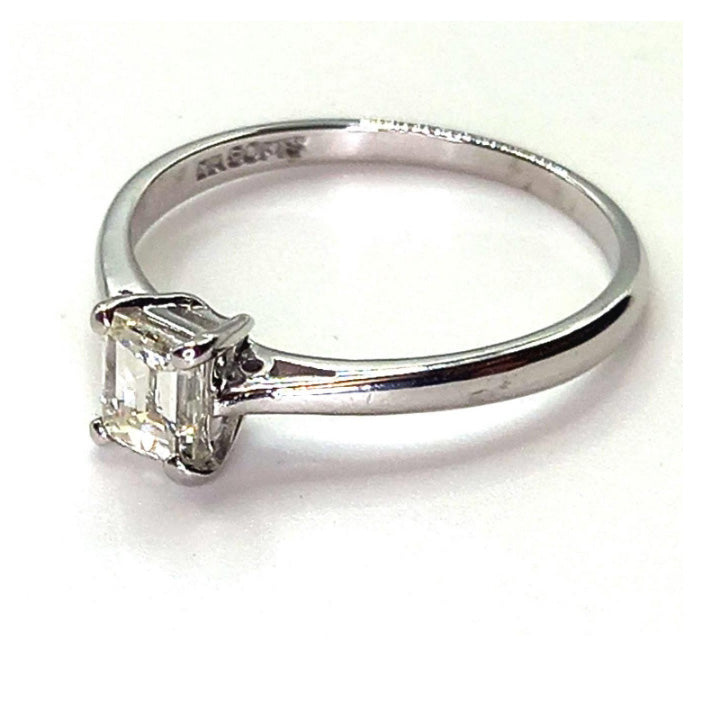 Pre-owned 18ct Diamond Solitaire Ring