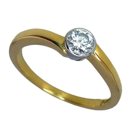 Pre-owened 18ct Gold Diamond Solitaire Ring
