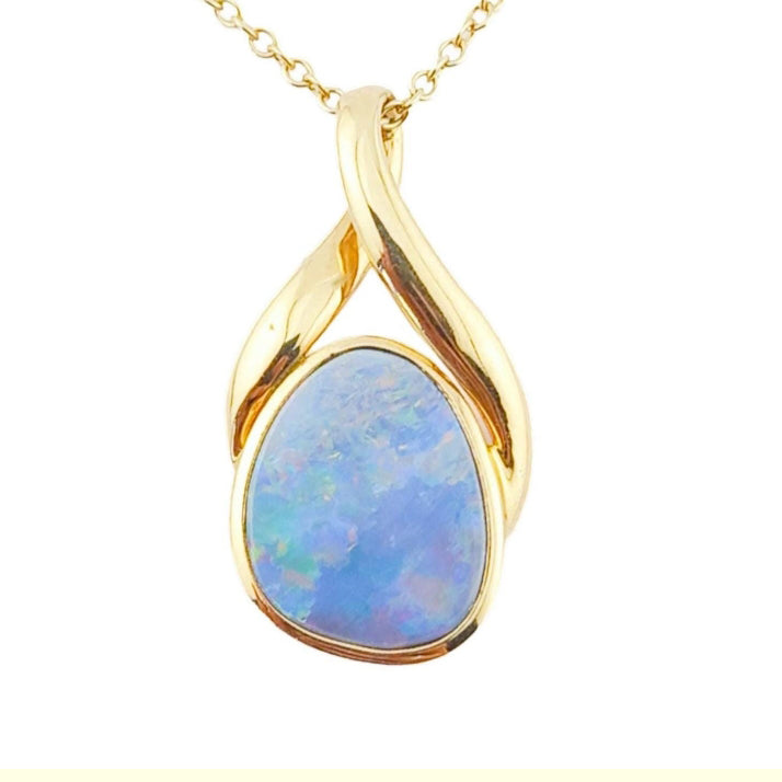 Pre-owned 14ct Gold Pendant on a 9ct Gold Chain